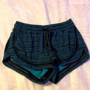 Teal and black patterned lululemon shorts! Size 6 low rise 2.5